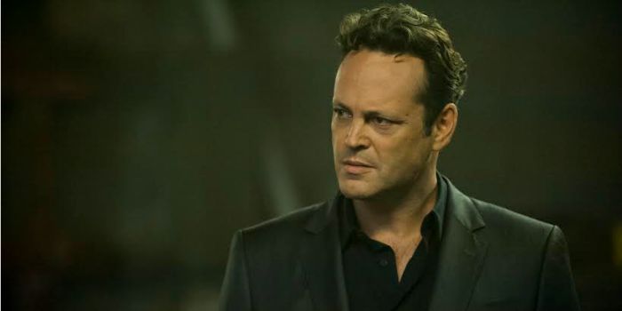 Vince Vaughn em cena de True Detective
