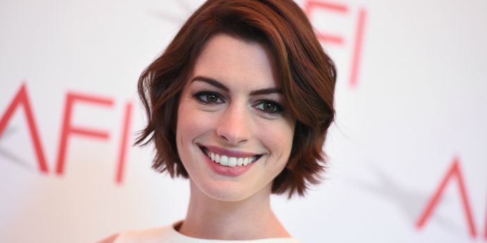 Anne Hathaway lidera exército feminino em sci-fi cômica