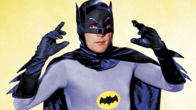 Intérprete do Batman na TV, Adam West morre aos 88 anos
