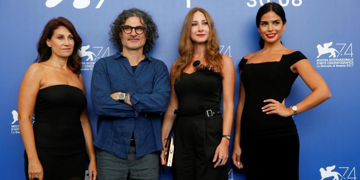 Escrever roteiro com a ex-esposa suavizou divórcio, diz diretor em Veneza