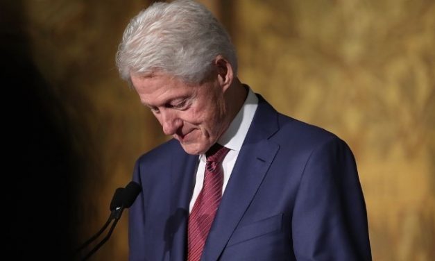 Emissoras dos EUA desistem de séries sobre tentativa de impeachment de Bill Clinton