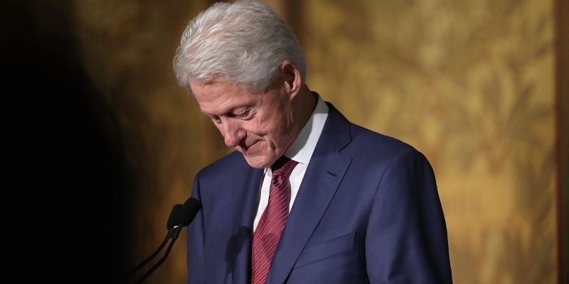 Emissoras dos EUA desistem de séries sobre tentativa de impeachment de Bill Clinton