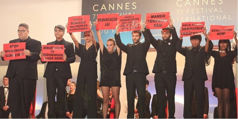 Em Cannes, equipe de ‘Chuva e cantoria na aldeia dos mortos’ pede fim do genocídio indígena no Brasil