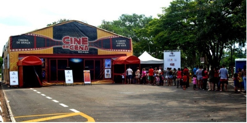 Bairro Cidade Nova recebe projeto de cinema gratuito, em Manaus
