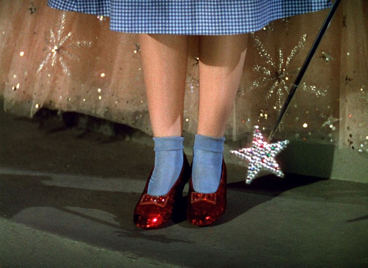 Sapatos de ‘O Mágico de Oz’ roubados há 13 anos são recuperados pelo FBI