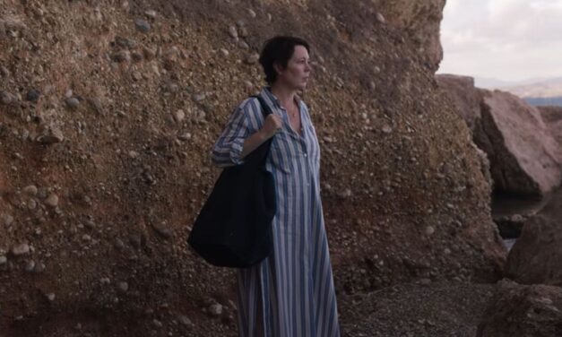 ‘A Filha Perdida’: Olivia Colman perfeita em drama elegante de Gyllenhaal